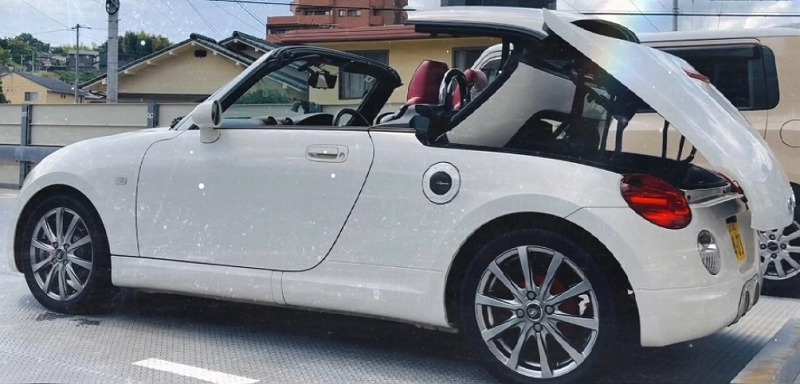 コペンオープントップの動作途中