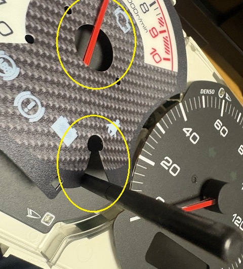 トリップメーター用のロッドも交わして通す