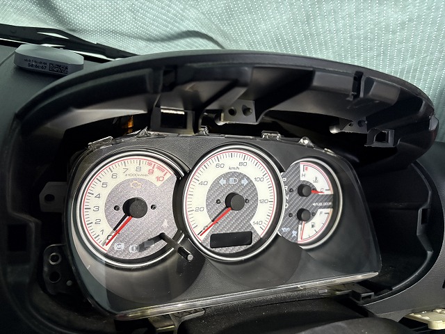 メーター本体を固定する