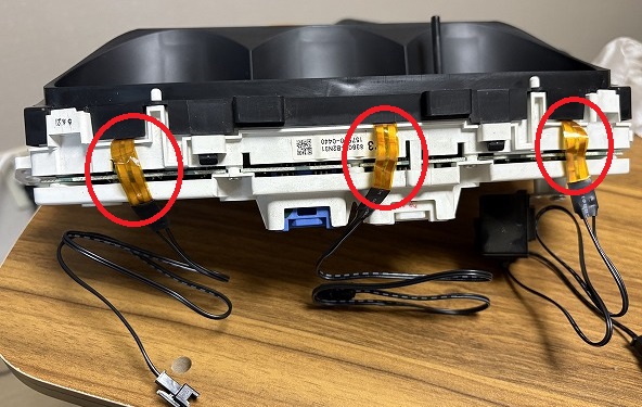 黒いカバーをハメて元に戻します。