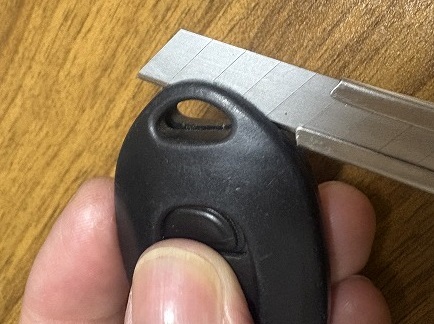 キーレス本体を開く