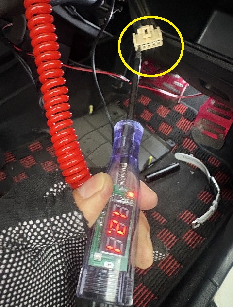 接続する電源の位置をテスターで確認