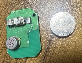 電池を外したら金具はこの形状に変えてあった