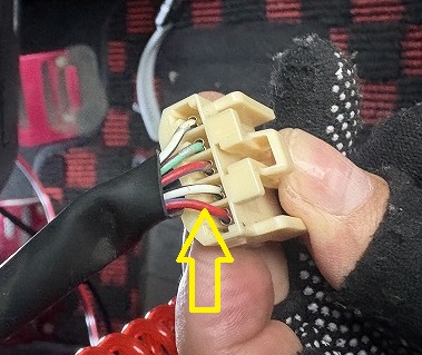 コネクター裏の配線はこれです