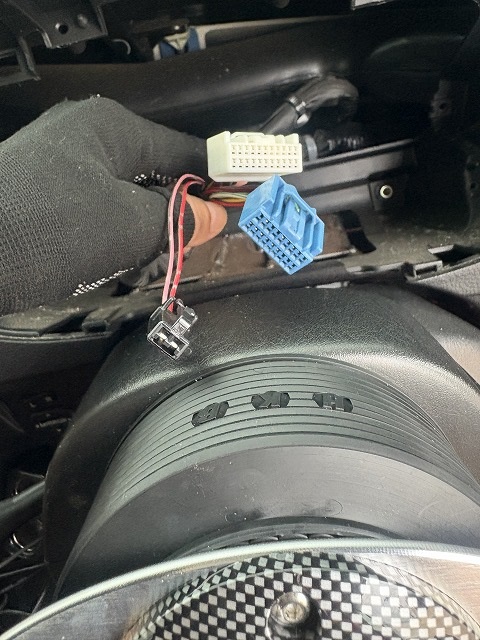 外したコネクターの写真