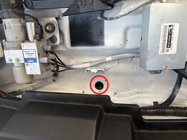 トランクの水抜き穴