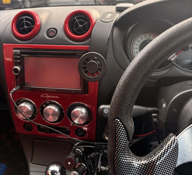 メーター横に試しに取り付けてみた