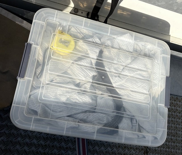 収納ボックスにボディカバーを収納完了