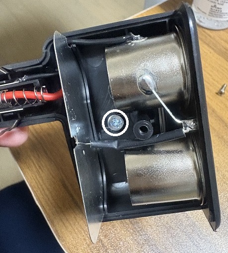 固定用のビスを挿入してみる