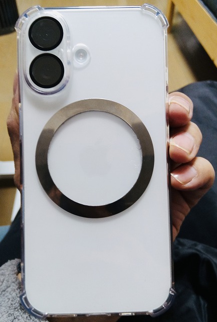 スマホ本体に金属を張付ける