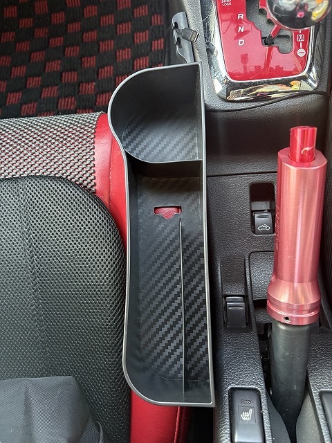 助手席につけた感じ