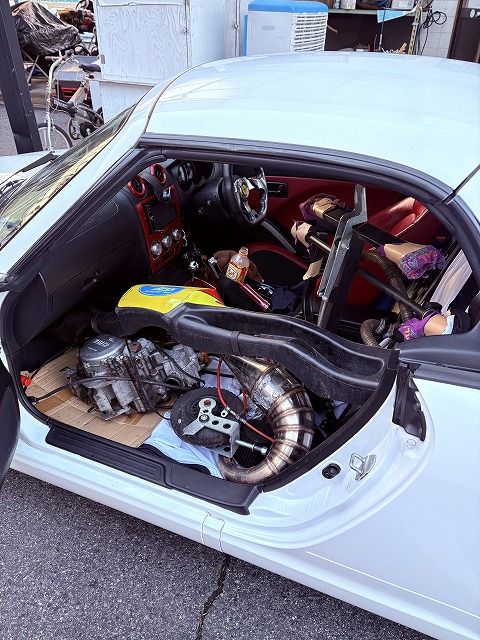 室内に積み込みのパーツ