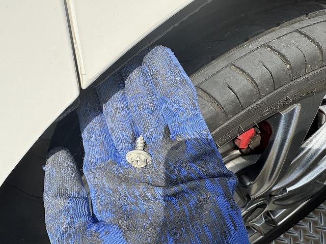 バンパー固定用ビス