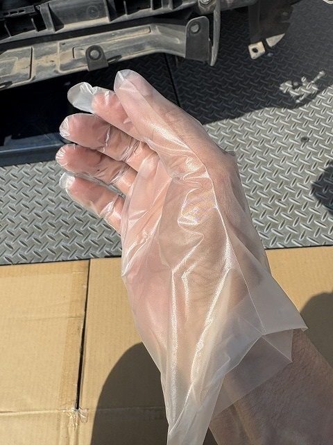 使い捨て手袋を使う