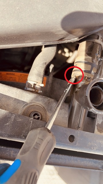 ホースの固着を外す