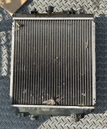 外したラジエーターです。