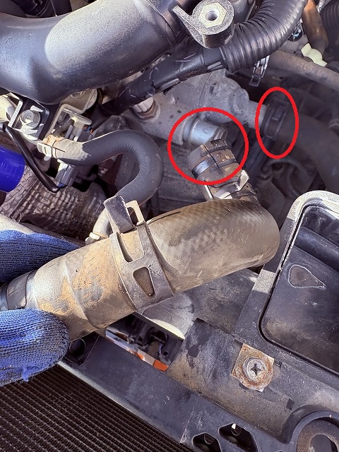 二つのホースを抜く