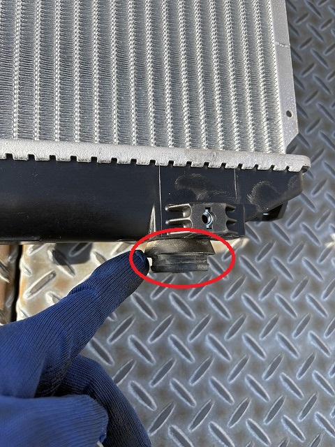 新しいラジエーターに付ける